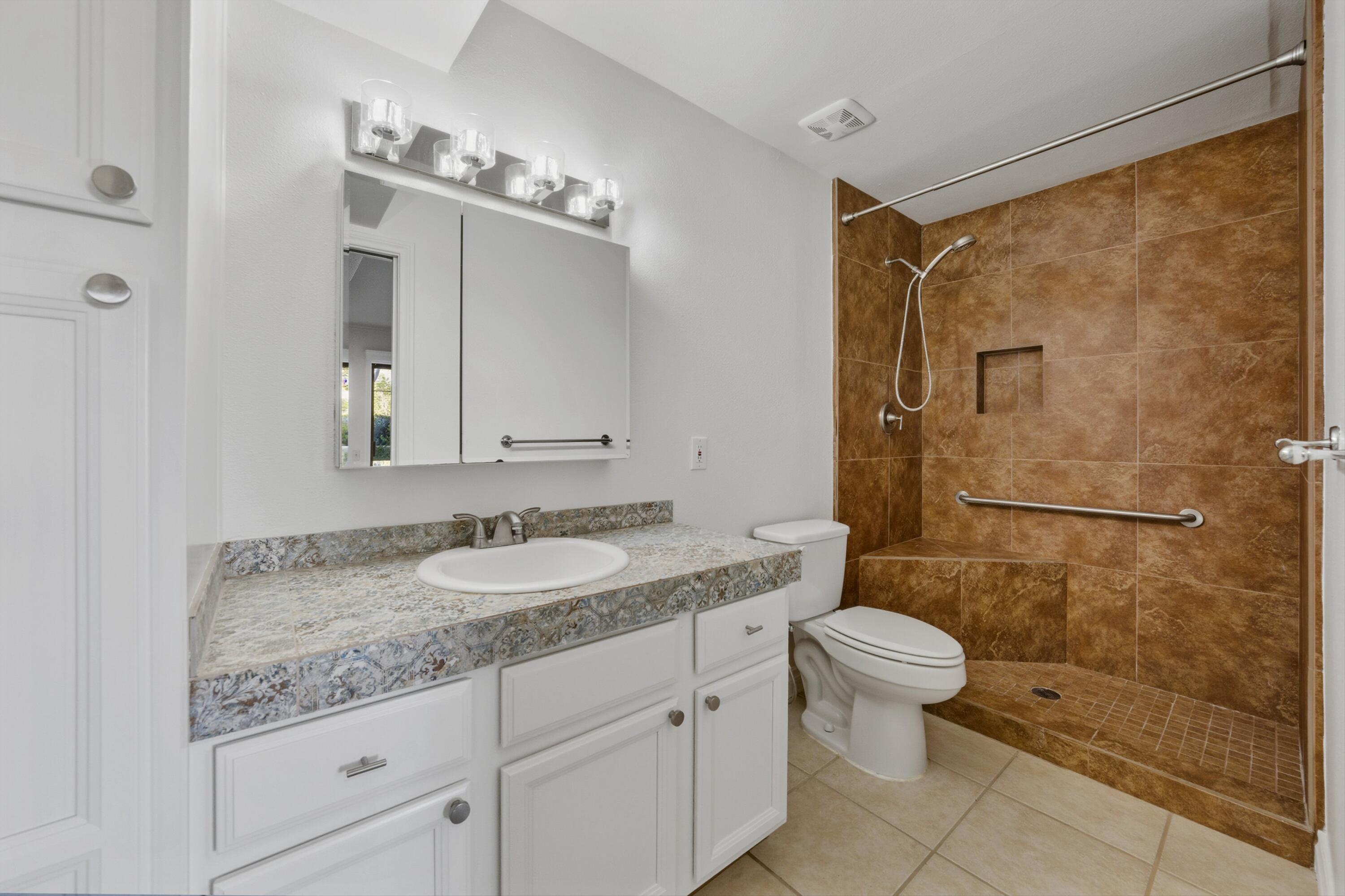 1100 East Amado Road, Unit 15D1 Palm Springs, CA 92262 - Photo 16 of 22 Bathroom