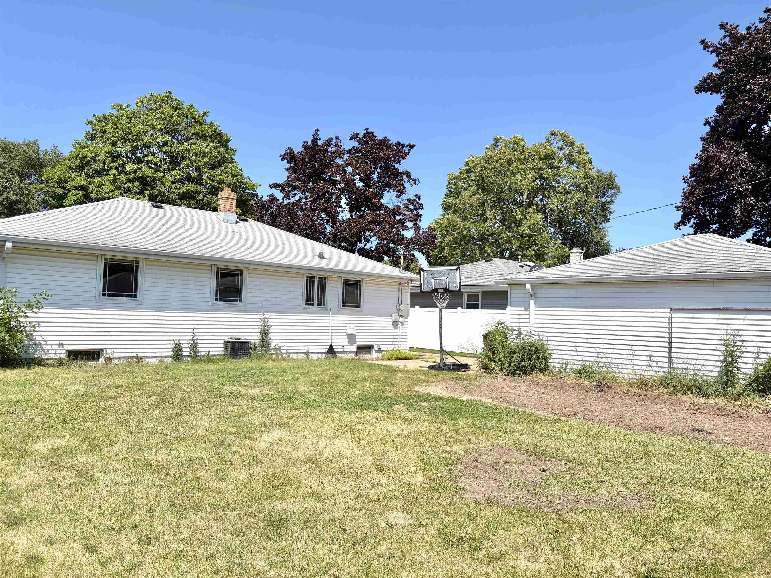 1137 West Roberts Avenue Appleton, WI 54914 - Photo 3 of 24