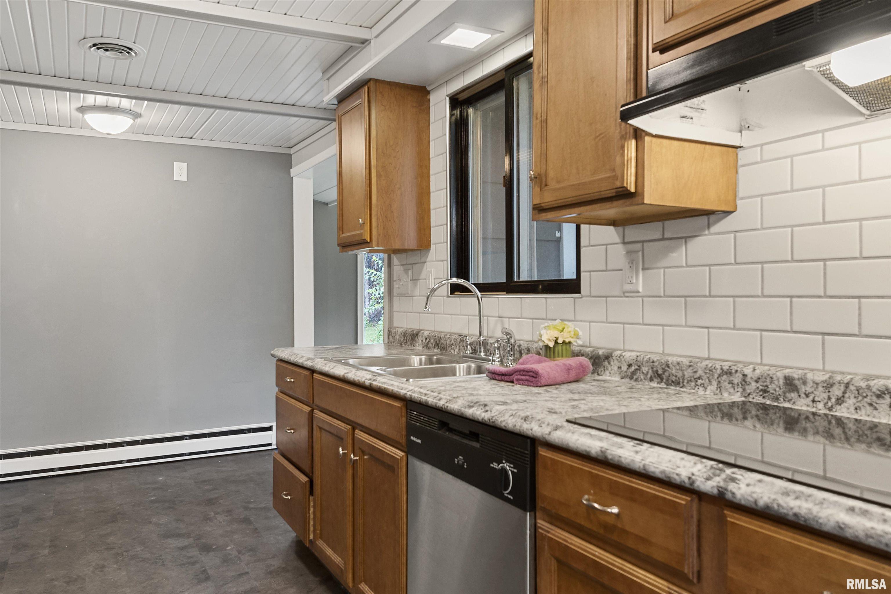 202 East Little Street Athens, IL 62613 - Photo 11 of 33 Gallery Image 11
