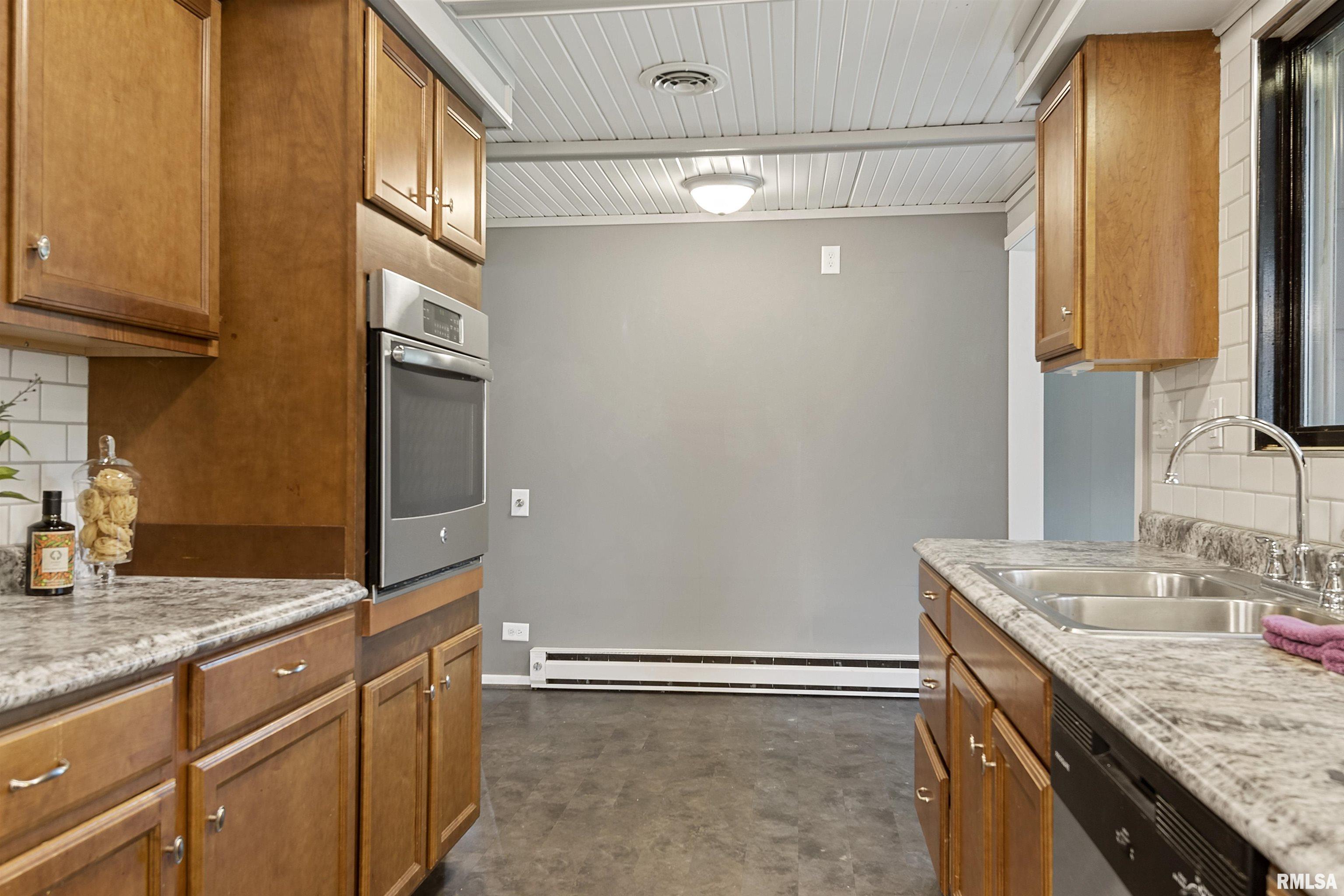 202 East Little Street Athens, IL 62613 - Photo 12 of 33 Gallery Image 12