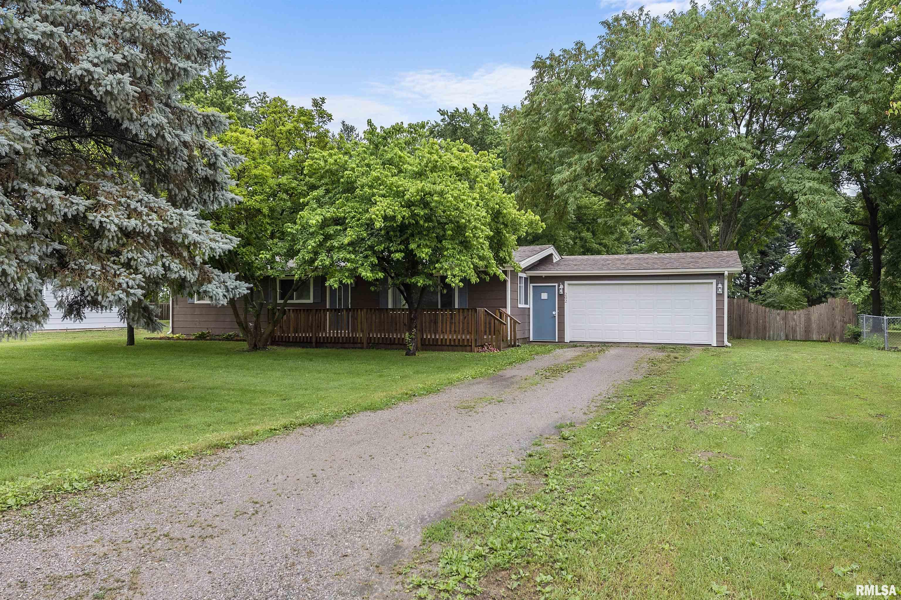 202 East Little Street Athens, IL 62613 - Photo 2 of 33 Gallery Image 2