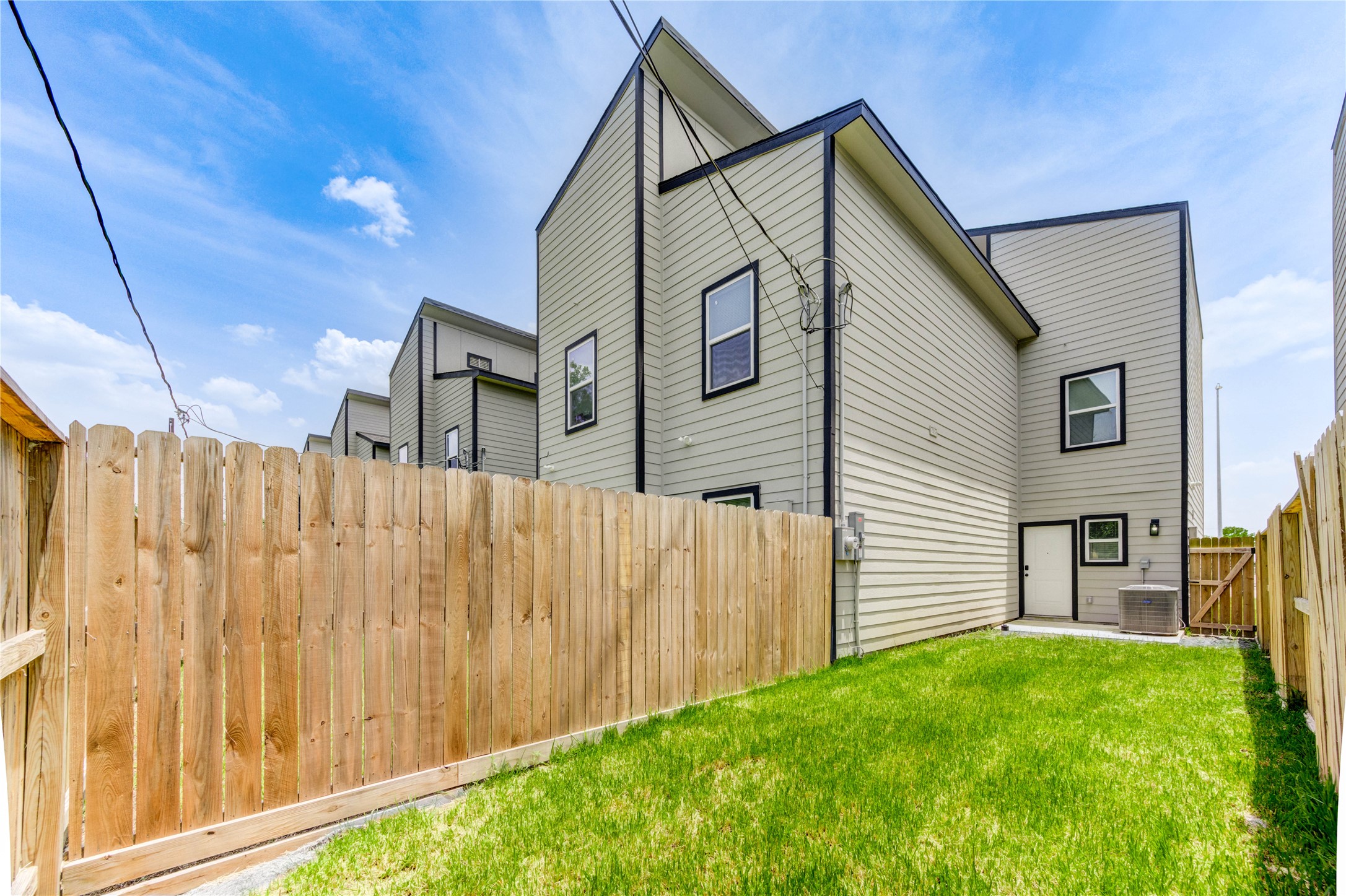 8157 Tate Street, Unit B Houston, TX 77028 - Photo 23 of 23 Fenced Back yard