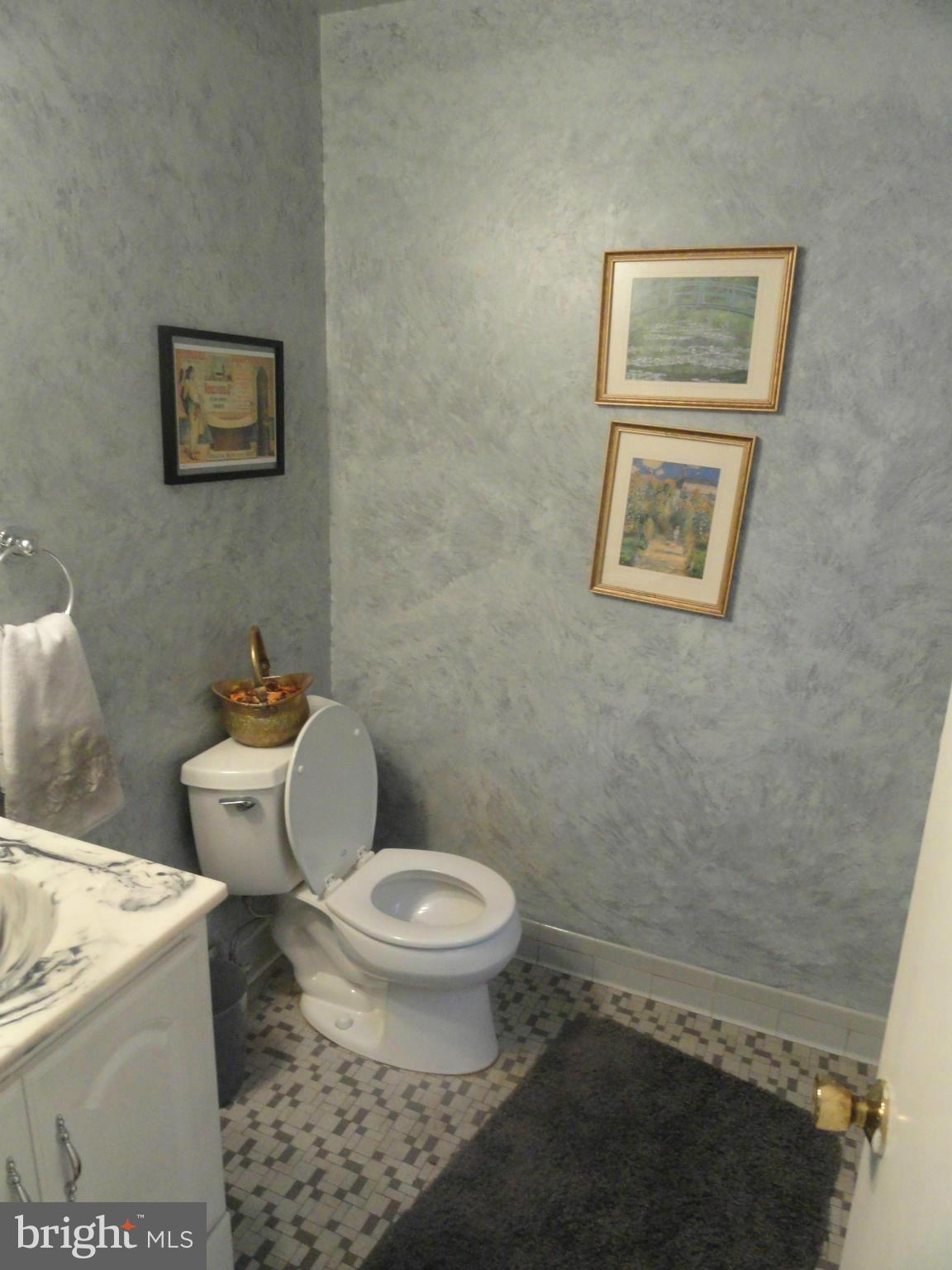 5814 Greentree Road Bethesda, MD 20817 - Photo 5 of 10 Bath