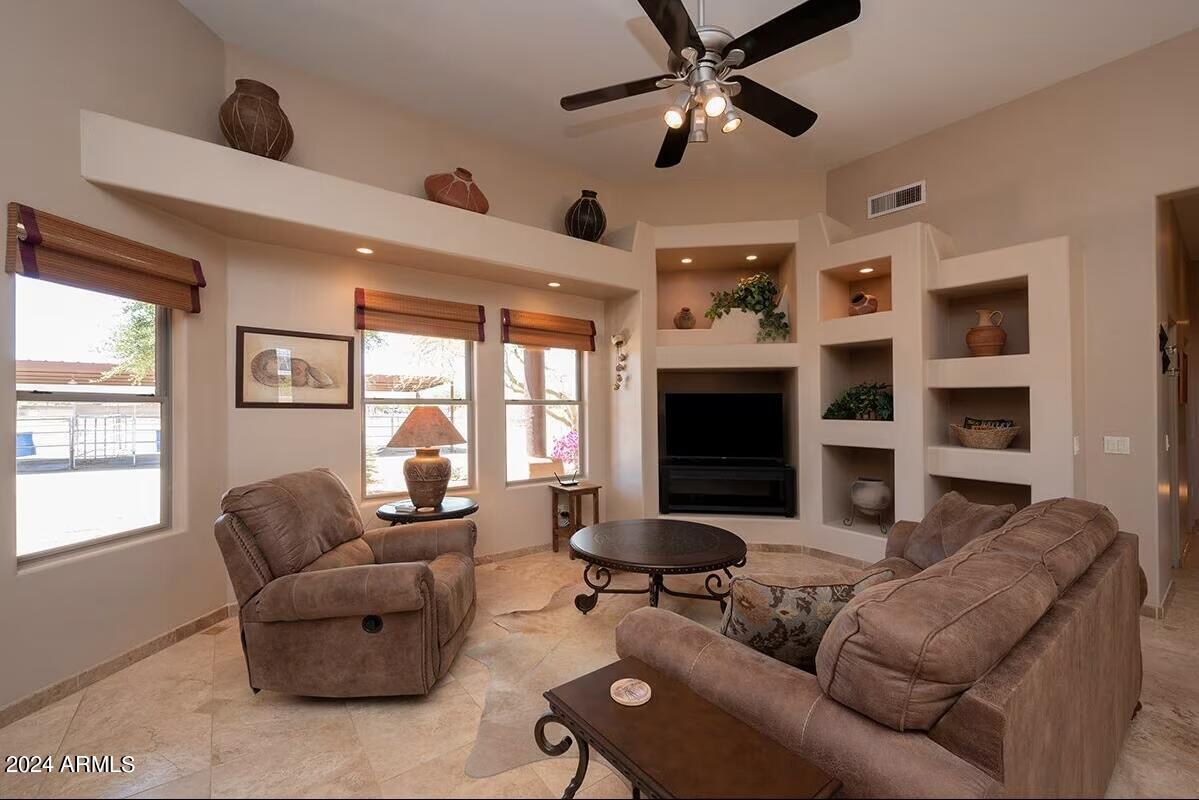 2427 West Tanya Road Phoenix, AZ 85086 - Photo 6 of 34 IMG_9860