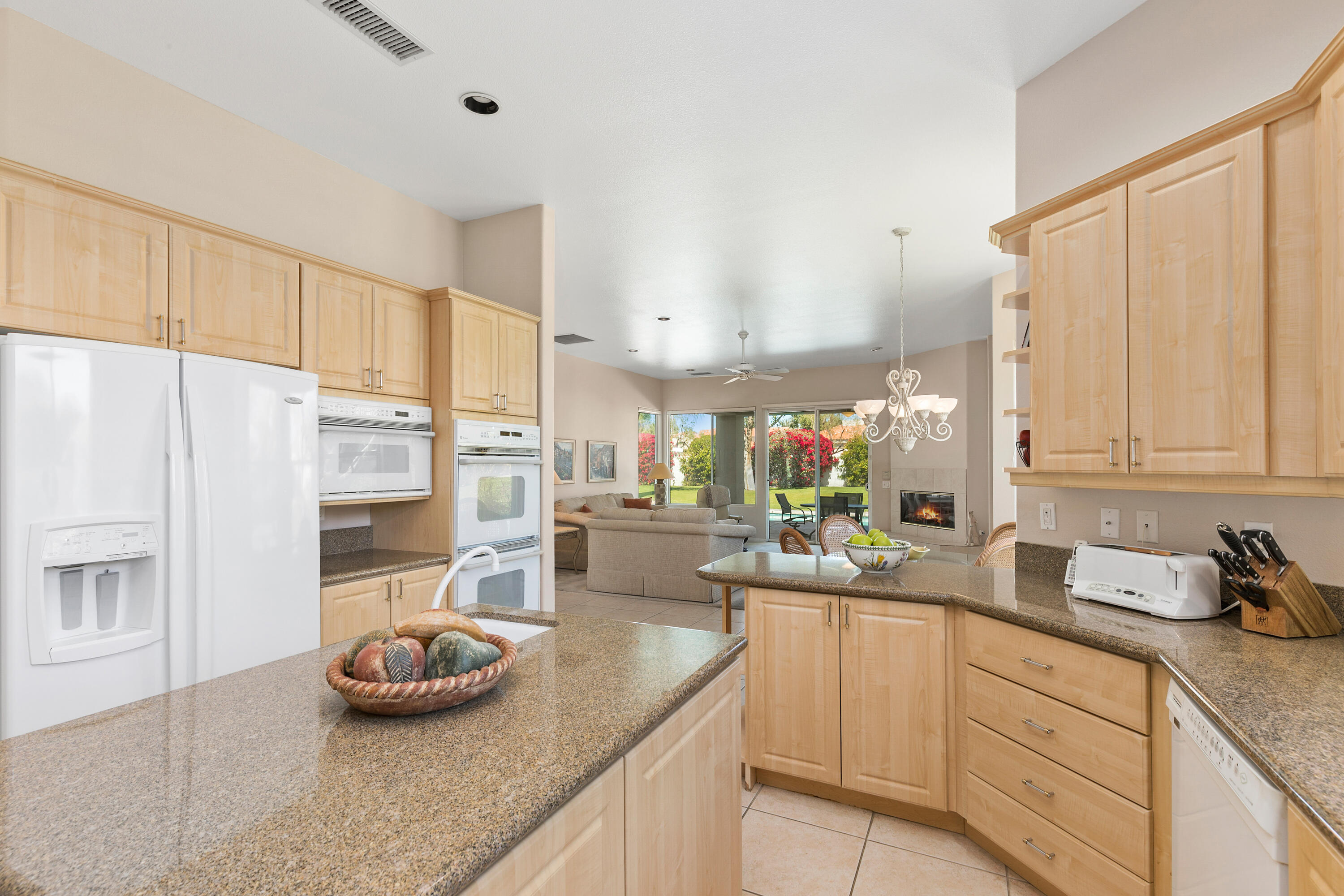 40 Killian Way Rancho Mirage, CA 92270 - Photo 15 of 51 24_11024430_158097_158097-EI-124
