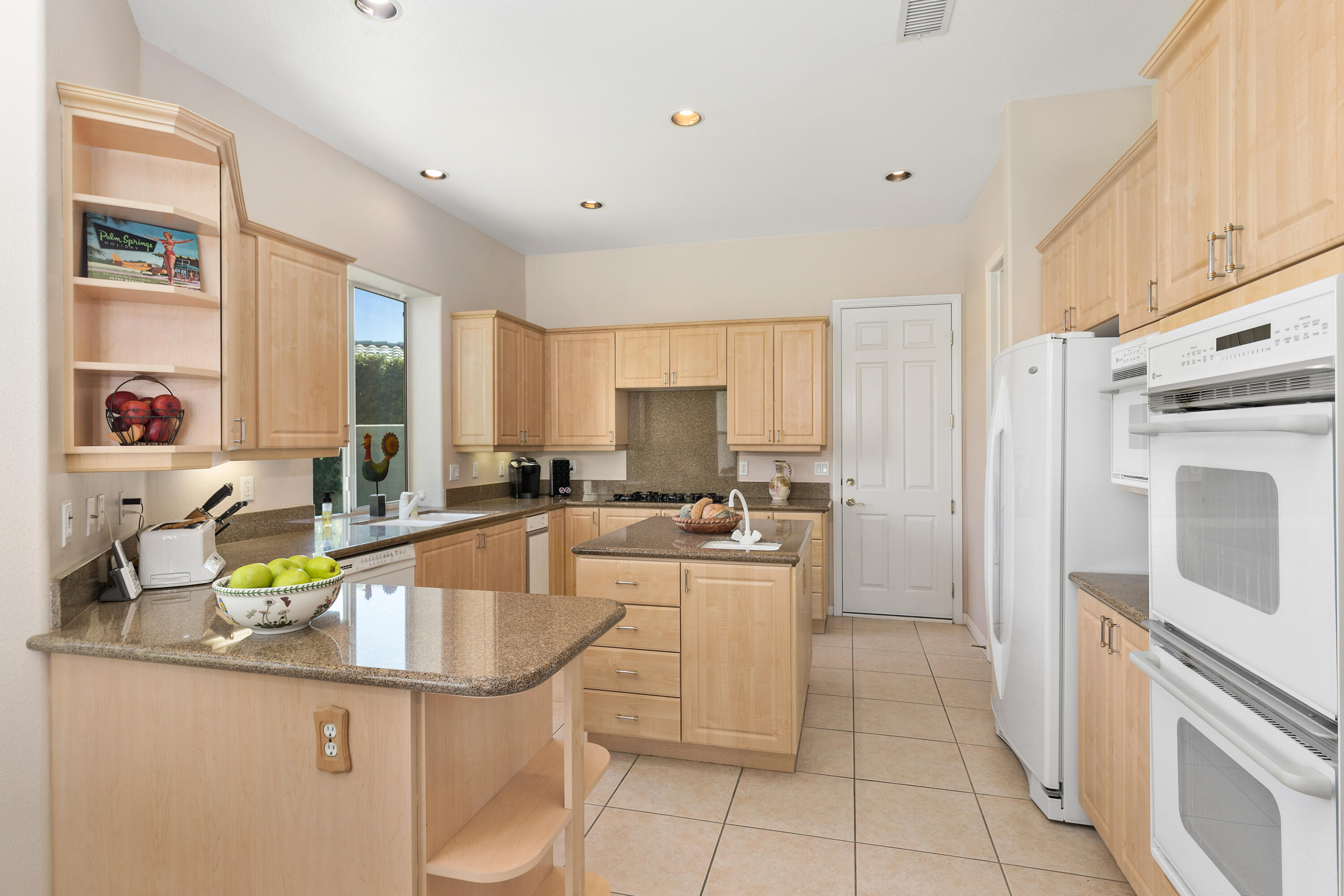 40 Killian Way Rancho Mirage, CA 92270 - Photo 17 of 51 21_11024428_158097_158097-EI-121