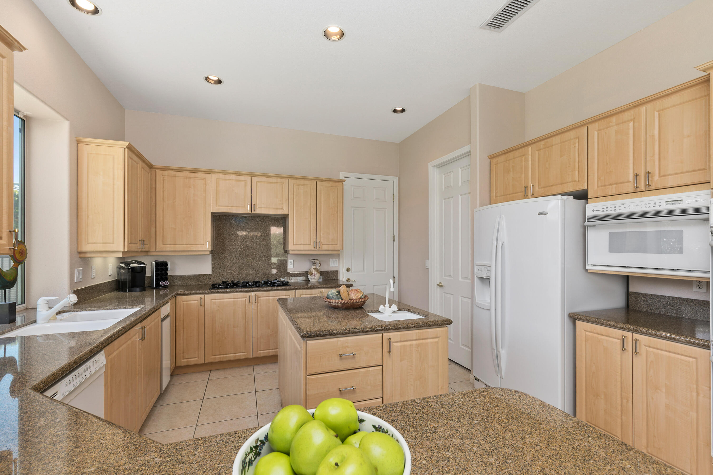40 Killian Way Rancho Mirage, CA 92270 - Photo 18 of 51 22_11024424_158097_158097-EI-122