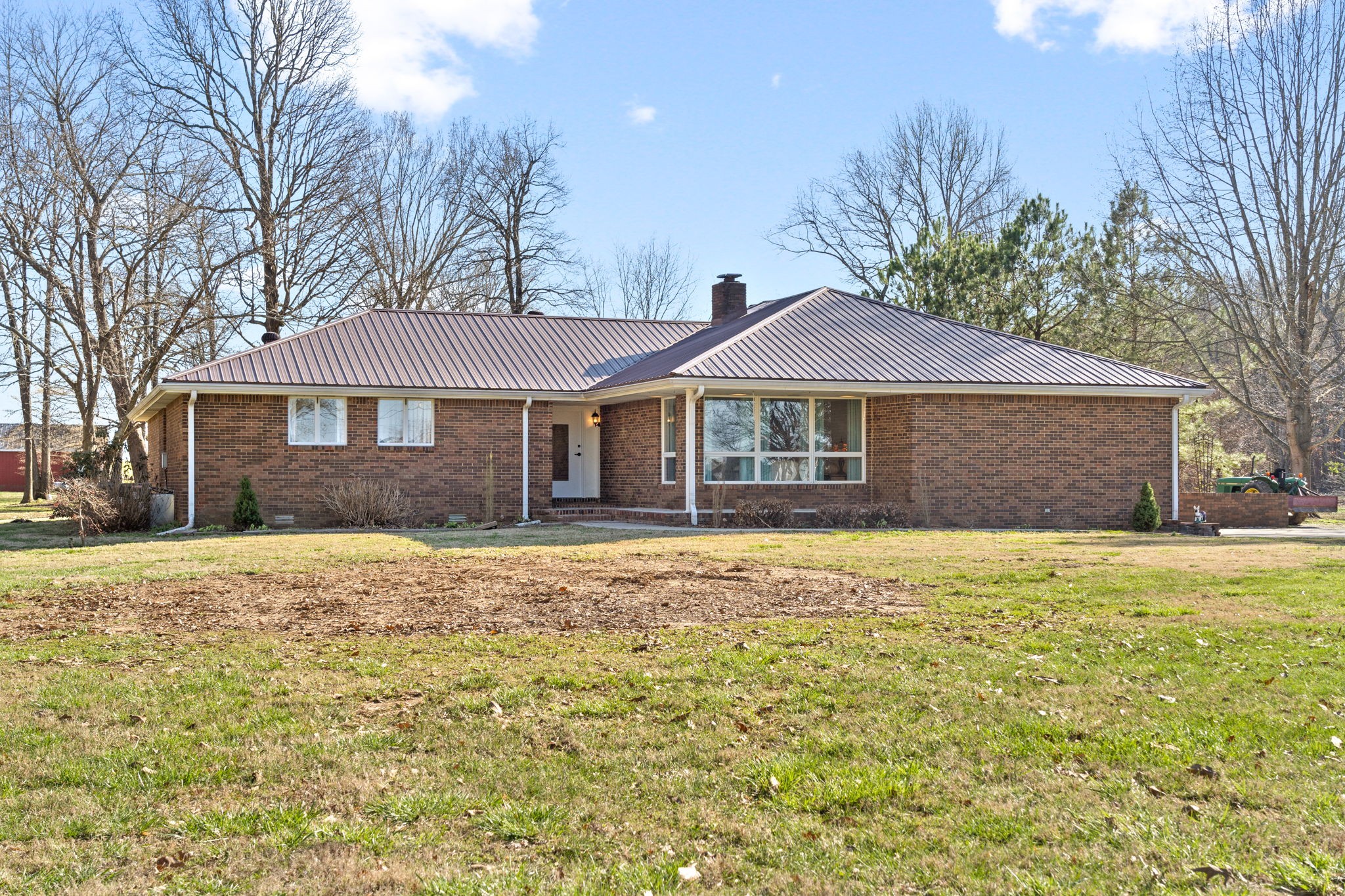 3426 Buck Road Clarksville, TN 37043 - Photo 3 of 57 a front view of a house with a garden