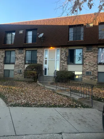 $199,900 | 162 South Waters Edge Drive, Unit 301, Glendale Heights, IL 60139