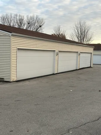 $199,900 | 162 South Waters Edge Drive, Unit 301, Glendale Heights, IL 60139
