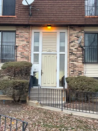 $199,900 | 162 South Waters Edge Drive, Unit 301, Glendale Heights, IL 60139