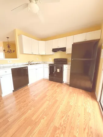 $199,900 | 162 South Waters Edge Drive, Unit 301, Glendale Heights, IL 60139