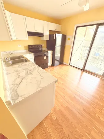 $199,900 | 162 South Waters Edge Drive, Unit 301, Glendale Heights, IL 60139