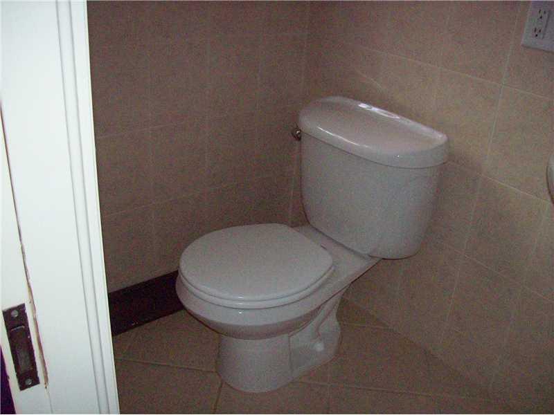 188 Norway Road Bangor, ME 04401 - Photo 16 of 32 Bathroom.
