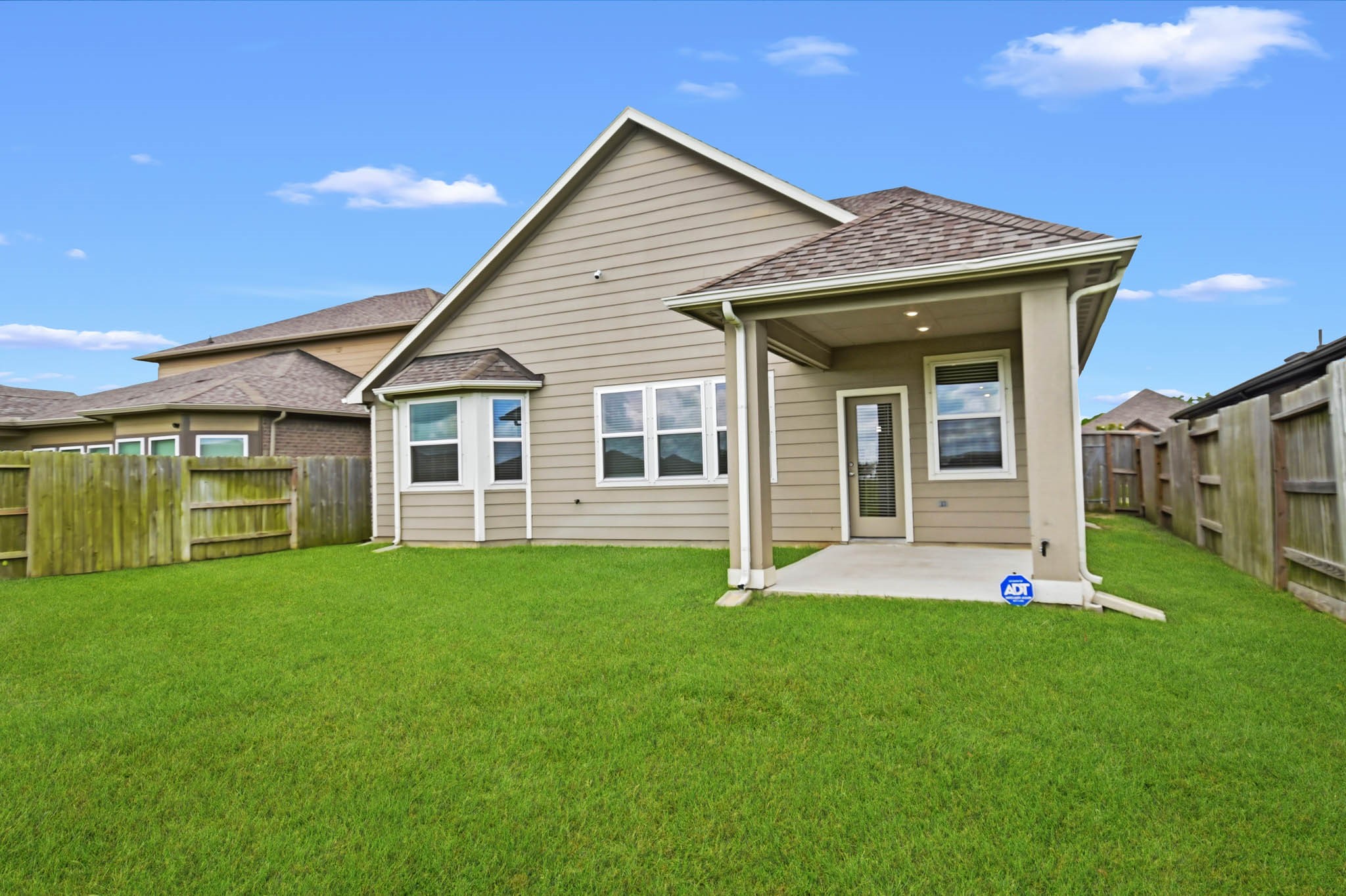 10723 Clfs Vw Drive Rosharon, TX 77583 - Photo 36 of 50 Back of the house-super clean backyard that overlooks the lake!