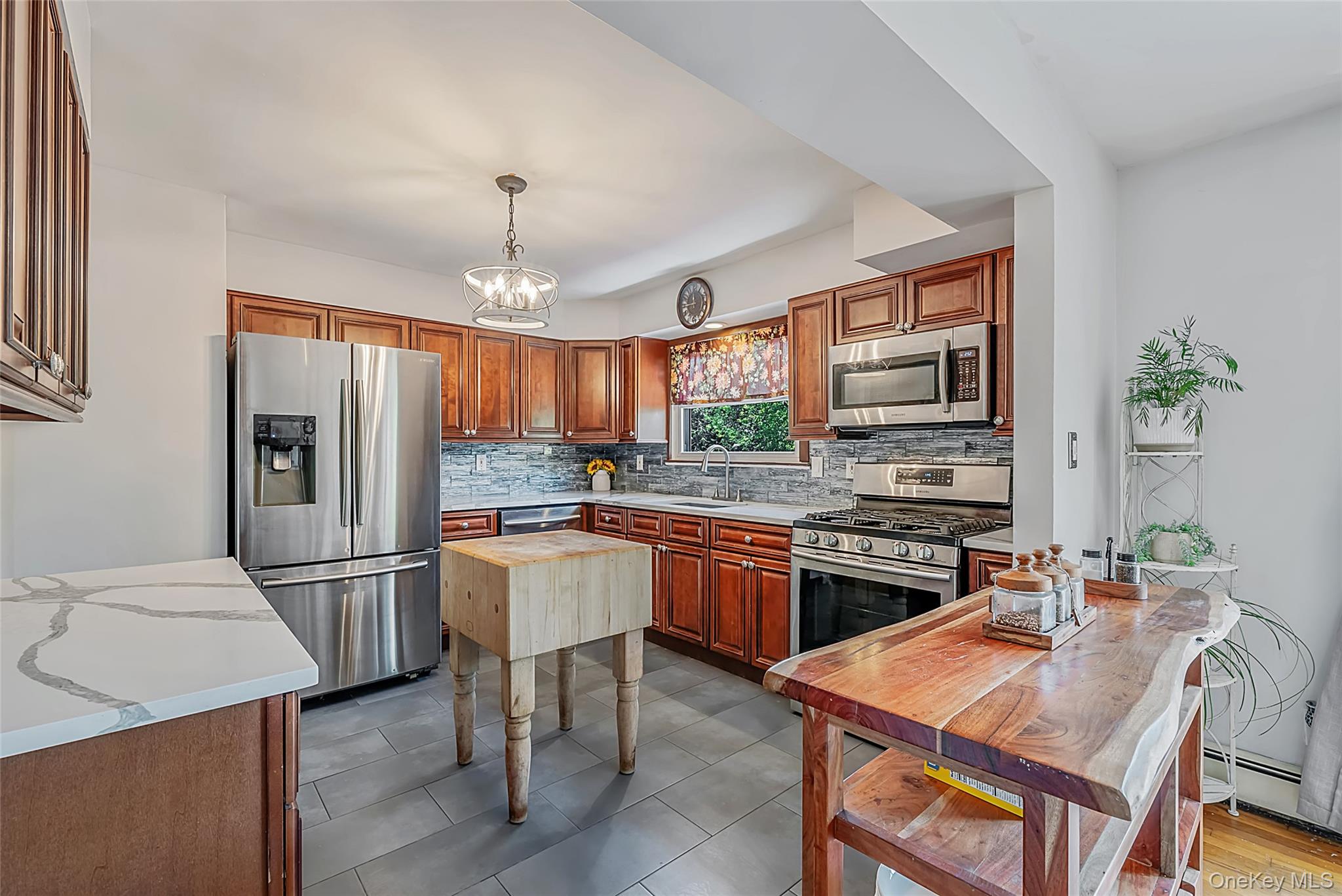 20 Rochelle Court Amityville, NY 11701 - Photo 23 of 43