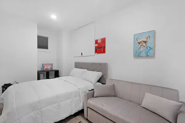 $5,500 | 234 Webster Avenue, Unit 1R, Jersey City, NJ 07307