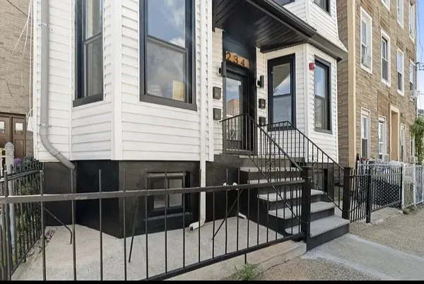 $5,500 | 234 Webster Avenue, Unit 1R, Jersey City, NJ 07307