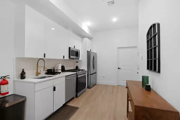 $5,500 | 234 Webster Avenue, Unit 1R, Jersey City, NJ 07307