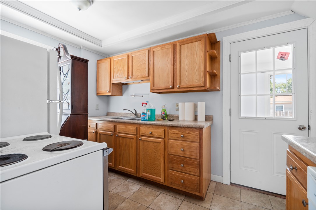 39 Fuller Street Warwick, RI 02889 - Photo 7 of 17