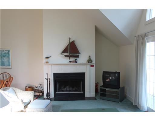 7 Linekin Road, Unit 7E Boothbay Harbor, ME 04538 - Photo 8 of 25 Living Room.