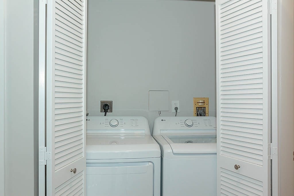 171 Walnut Street, Unit 4 Boston, MA 02122 - Photo 19 of 31 a utility room with dryer and washer