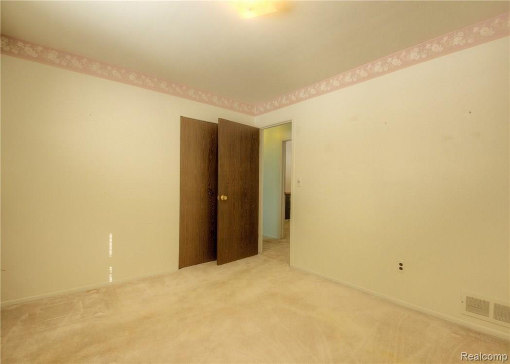 624 Merrimac Road Canton, MI 48188 - Photo 15 of 25 16 Masterbed.jpg
