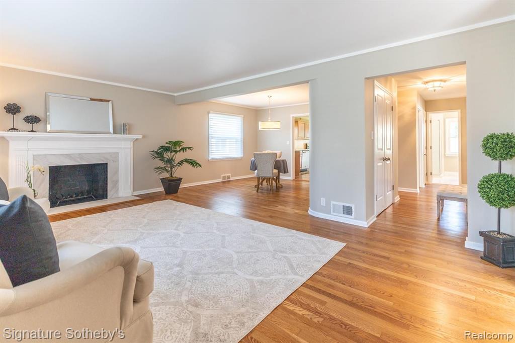 1464 South Renaud Road Grosse Pointe Woods, MI 48236 - Photo 2 of 25