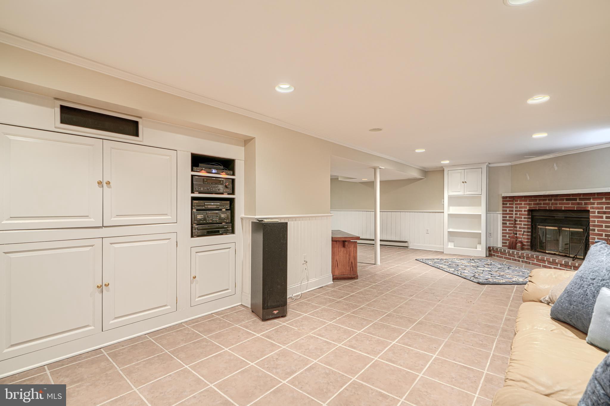 510 Murdock Road Baltimore, MD 21212 - Photo 46 of 68 Media Built-In Cabinetry