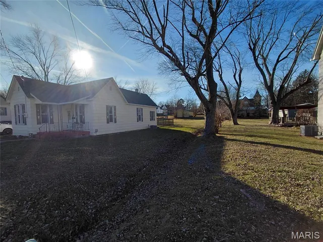 $94,999 | 300 South Mine La Motte Avenue, Fredericktown, MO 63645