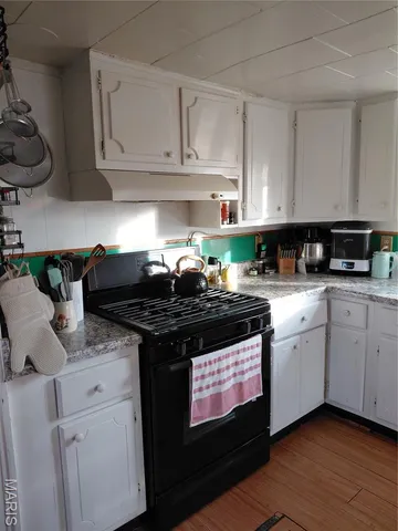 $94,999 | 300 South Mine La Motte Avenue, Fredericktown, MO 63645