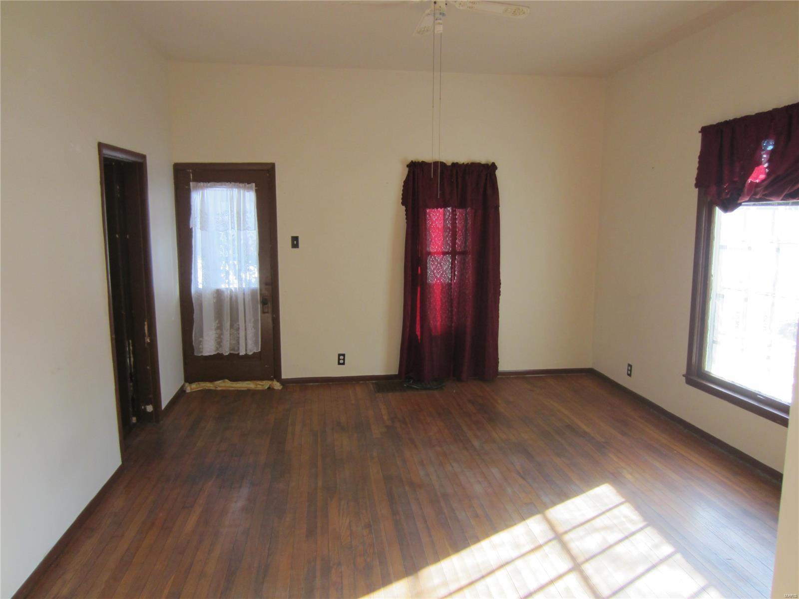 203 West Rowe Street Roodhouse, IL 62082 - Photo 4 of 25 Gallery Image 4