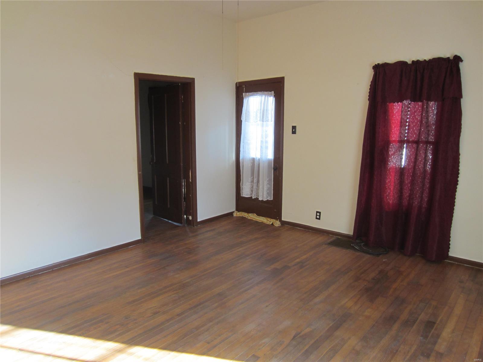 203 West Rowe Street Roodhouse, IL 62082 - Photo 5 of 25 Gallery Image 5