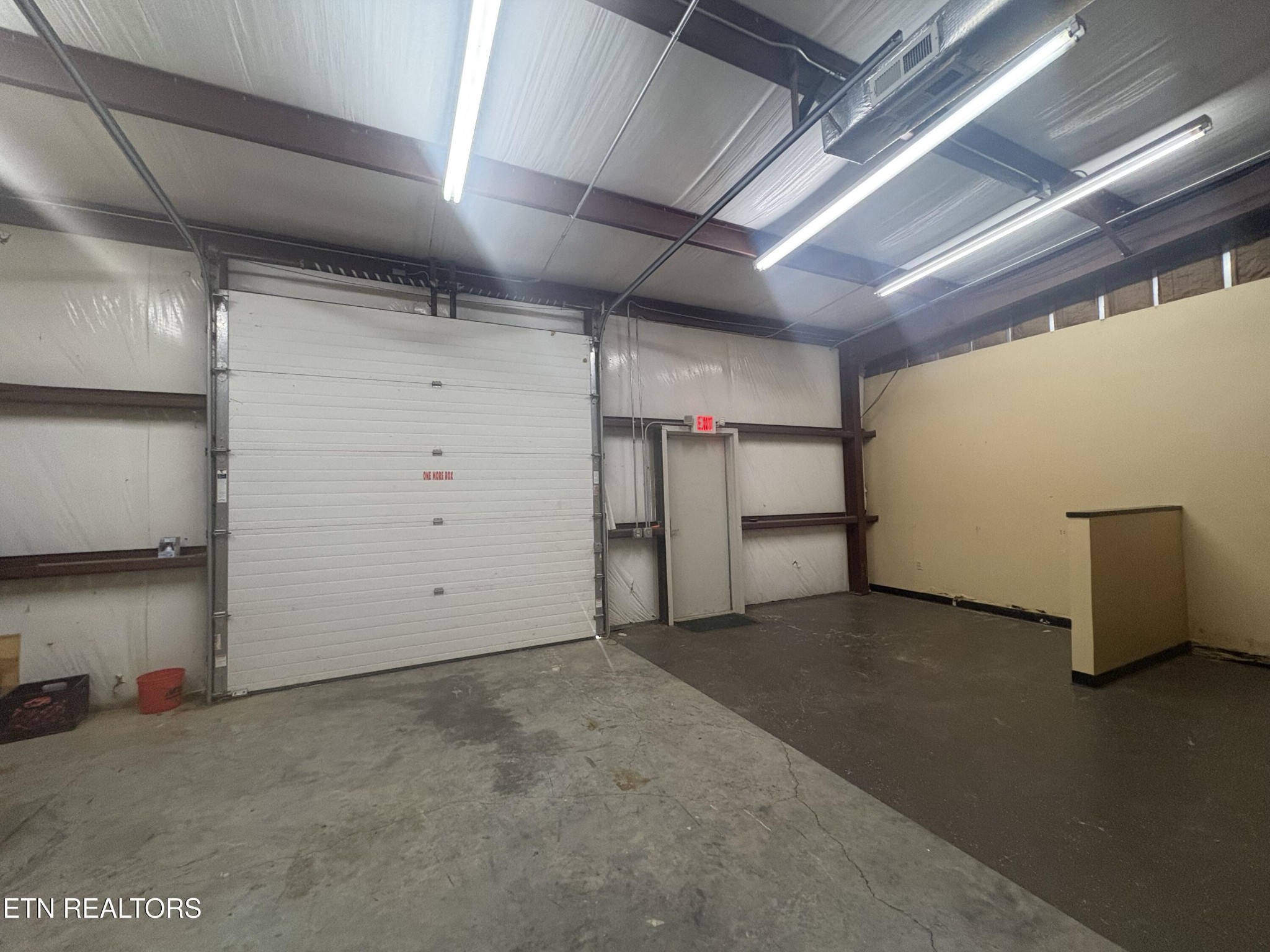 2909 Decatur Highway Kingston, TN 37763 - Photo 14 of 14 a view of a garage