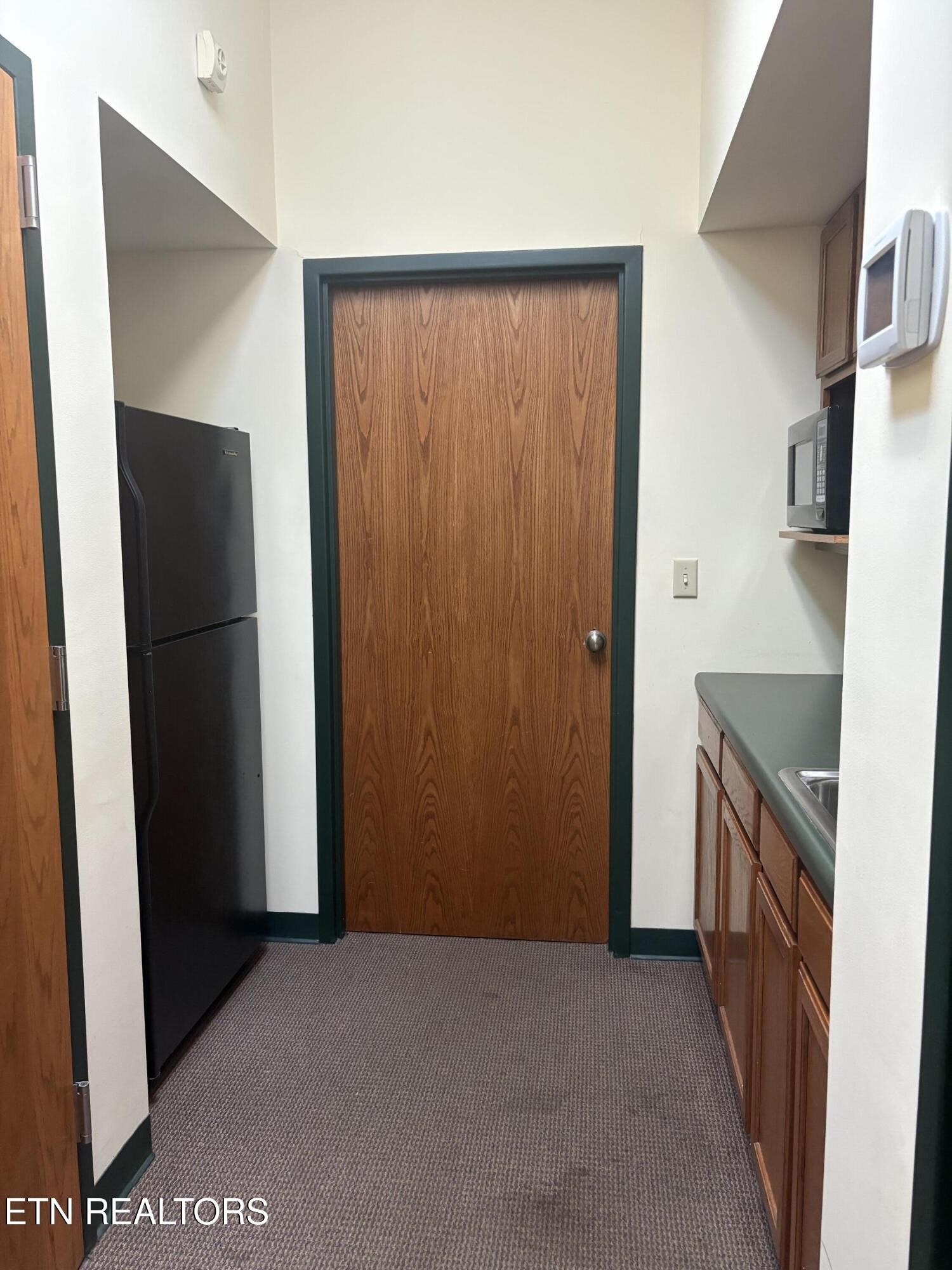2909 Decatur Highway Kingston, TN 37763 - Photo 10 of 14 an entryway with a door