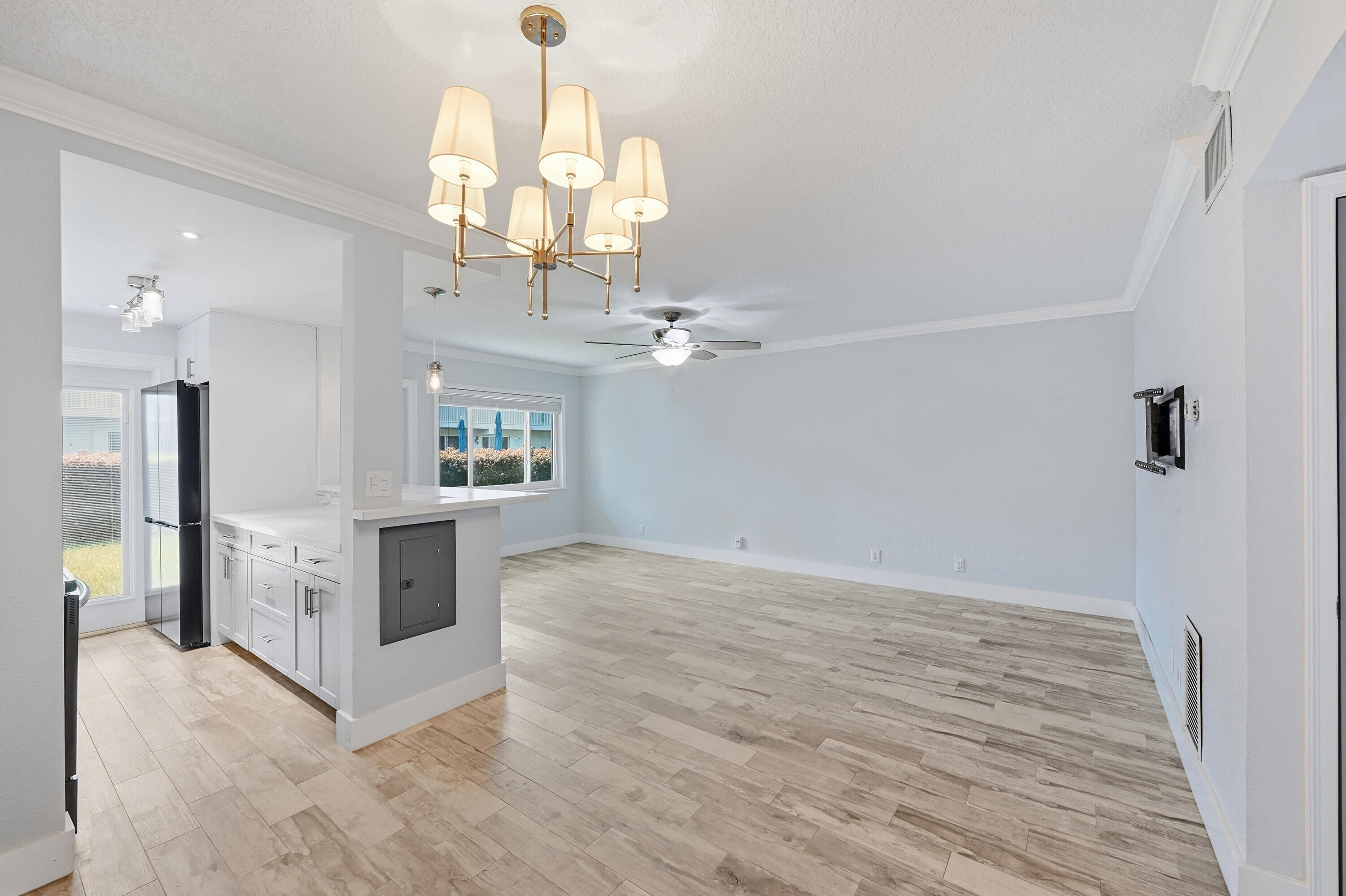 2110 Northeast 42nd Street, Unit 2B Lighthouse Point, FL 33064 - Photo 9 of 31 Living/Dining