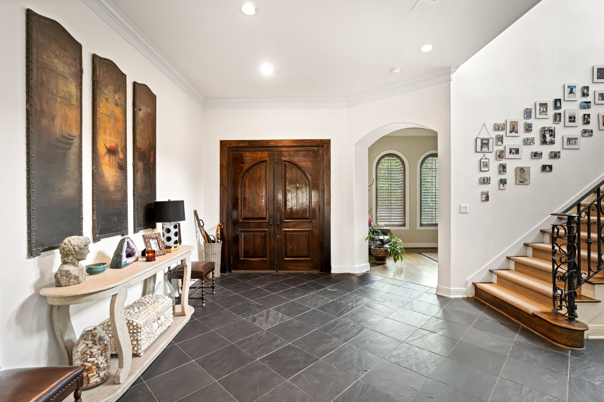 5529 Jessamine Street Houston, TX 77081 - Photo 3 of 37 a living room with furniture and large windows
