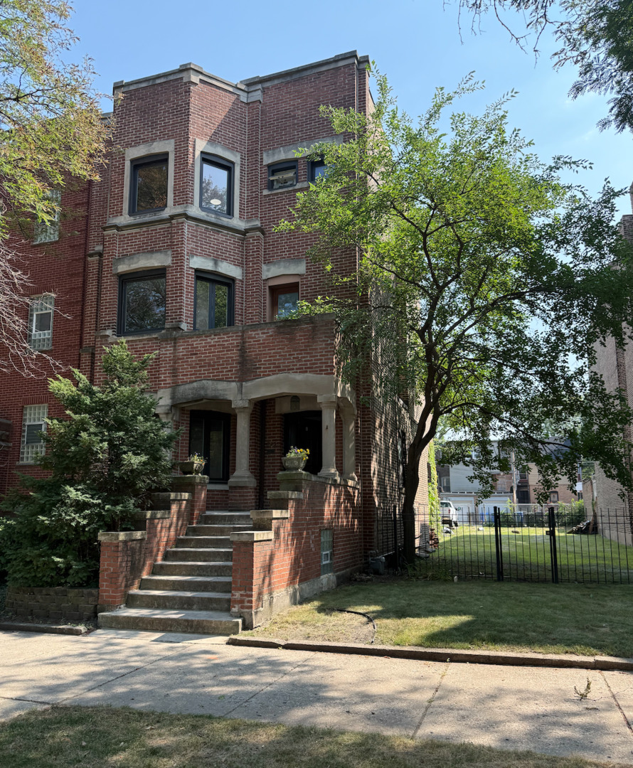823 East Drexel Square Chicago, IL 60615 - Photo 3 of 3 a view of a yard with a fountain in front of a house