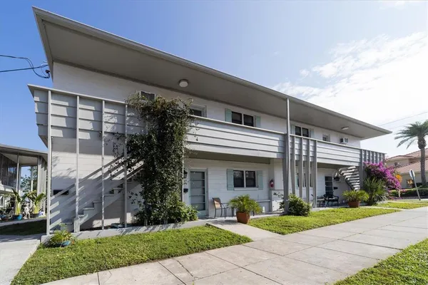 $1,950 | 1901 Hyde Park Street, Unit C, Sarasota, FL 34239