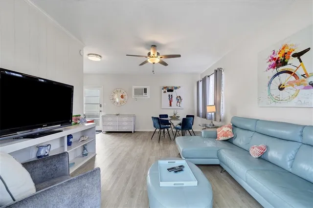 $2,000 | 1901 Hyde Park Street, Unit C, Sarasota, FL 34239