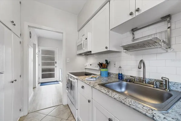 $1,950 | 1901 Hyde Park Street, Unit C, Sarasota, FL 34239