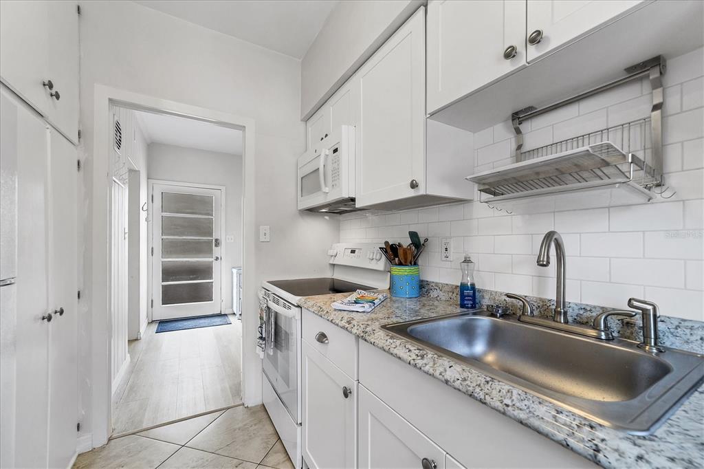 1901 Hyde Park Street, Unit C Sarasota, FL 34239 - Photo 15 of 23