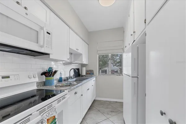 $1,950 | 1901 Hyde Park Street, Unit C, Sarasota, FL 34239