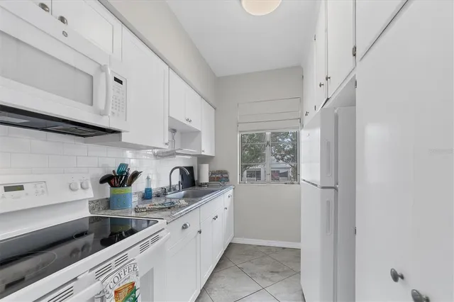 $2,000 | 1901 Hyde Park Street, Unit C, Sarasota, FL 34239