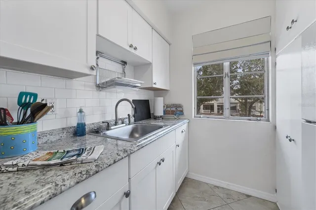 $2,000 | 1901 Hyde Park Street, Unit C, Sarasota, FL 34239