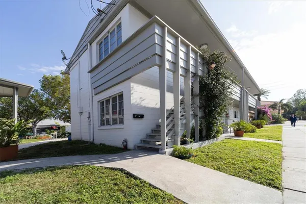 $1,950 | 1901 Hyde Park Street, Unit C, Sarasota, FL 34239