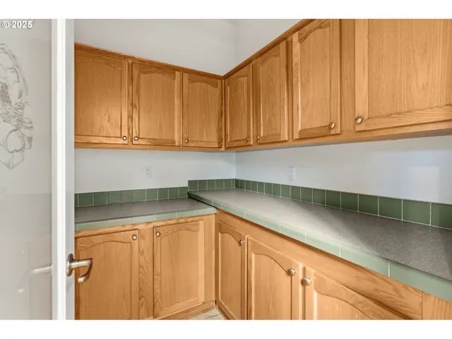 $749,000 | 35986 Enterprise Road, Creswell, OR 97426