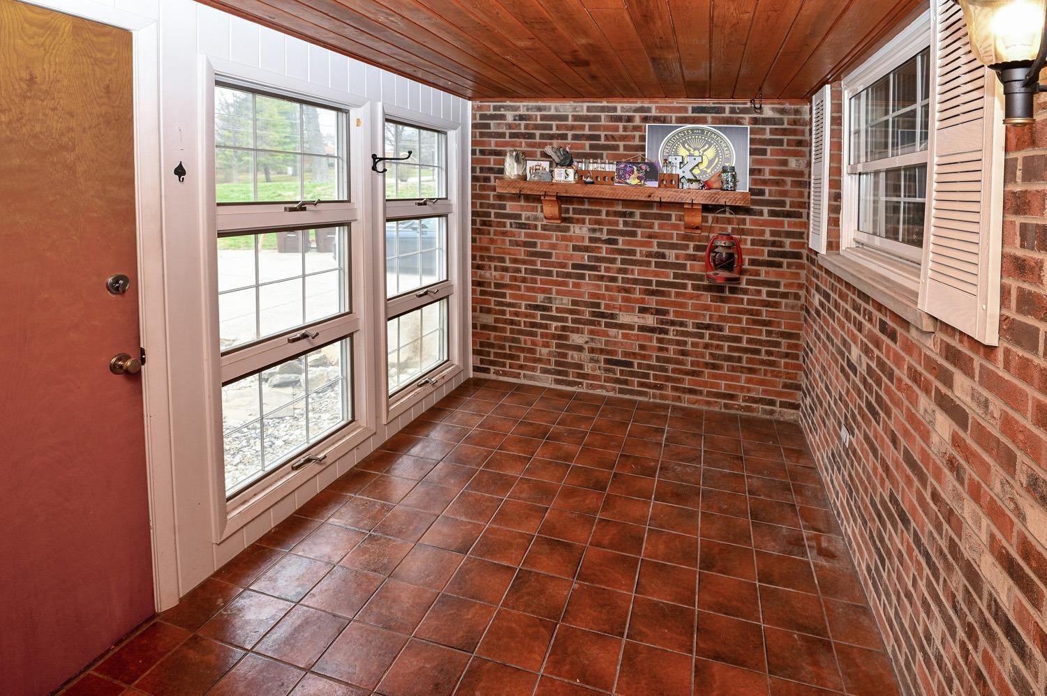 5583 Dry Ridge Road Cincinnati, OH 45252 - Photo 3 of 40 Gallery Image 3