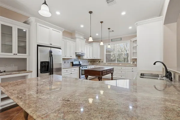 $730,000 | 500 Burwell Road, Highlands, TX 77562