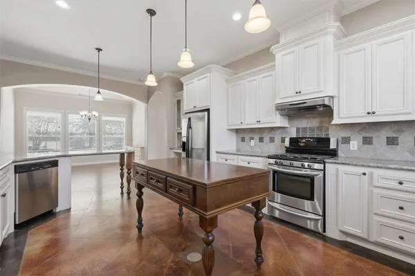 $730,000 | 500 Burwell Road, Highlands, TX 77562